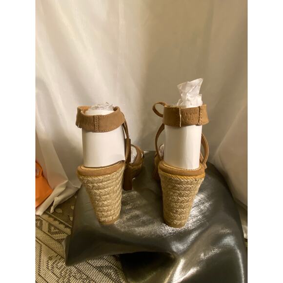 Women's Shoedazzle Wedge Sandals "Jillian" style, Tan faux suede Size 10 NIB - Picture 4 of 16